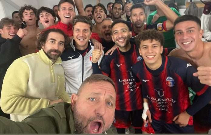 La Caronnese festeggia il passaggio del turno La Caronnese festeggia il passaggio del turno